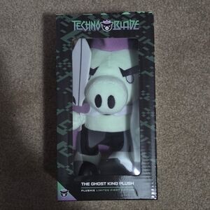 Technoblade Ghost King Glow In The Dark Plushie (Limited Edition)
